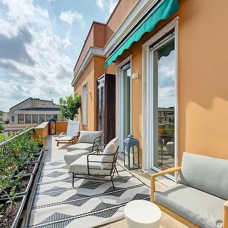 Tevere Rooftop Lejlighed *